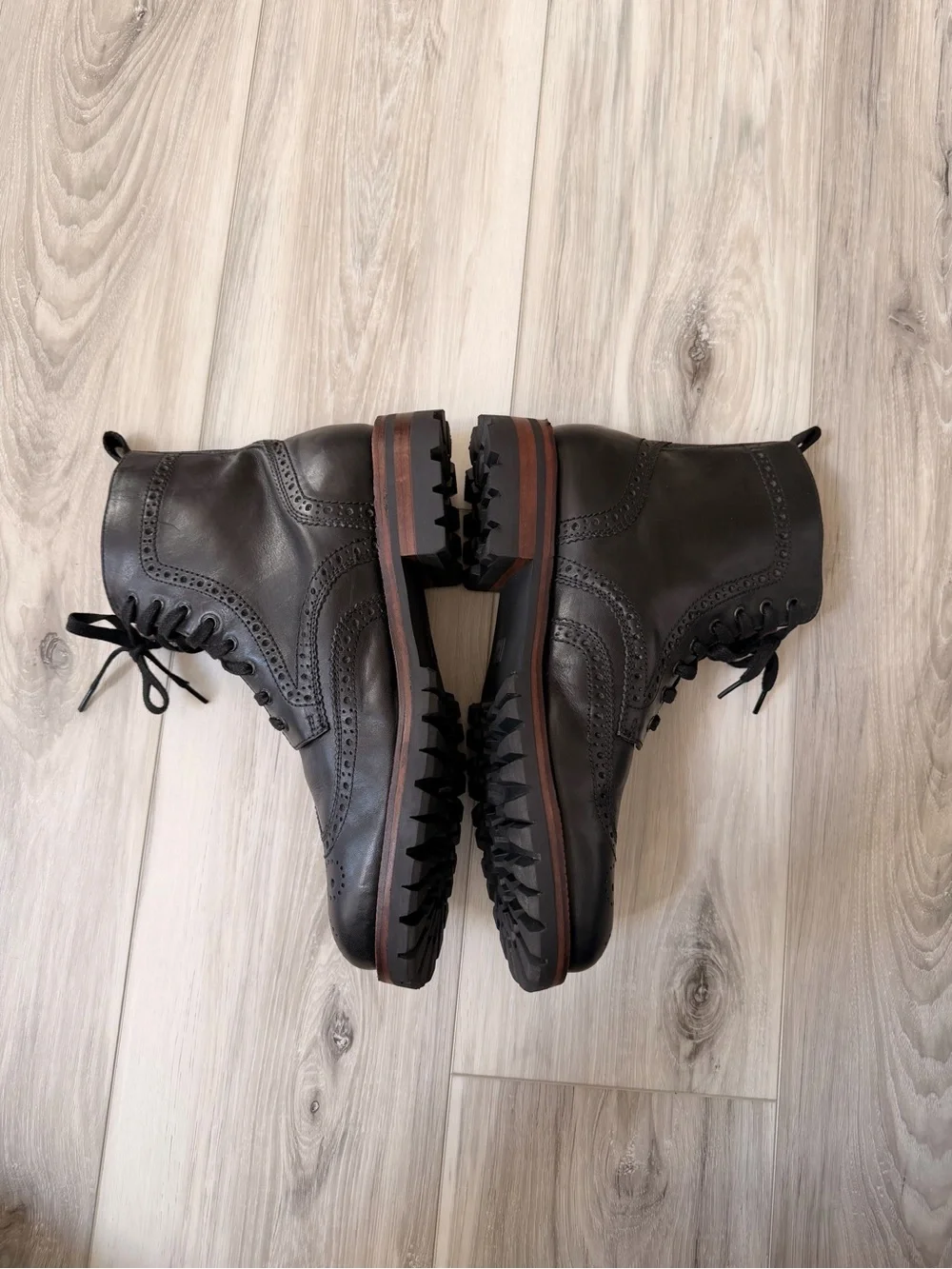 Frye James Lug Wingtip Lug Sole Leather Boots Men’s 8.5 Black